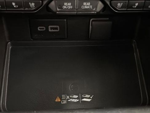 Used 2023 GMC Yukon XL SLT w/ SLT Premium Package image 33