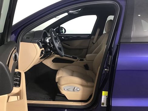 Certified 2026 Porsche Macan AWD/4WD image 5