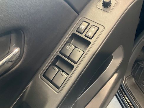 Used 2025 Nissan Frontier SV image 12