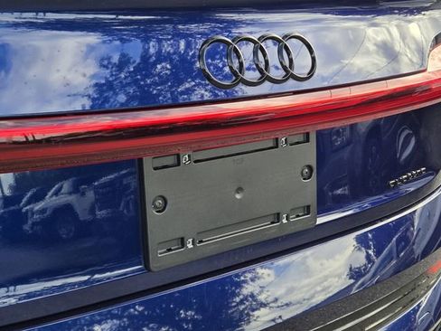 Used 2022 Audi e-tron Premium Plus w/ Premium Plus Package AWD/4WD image 10
