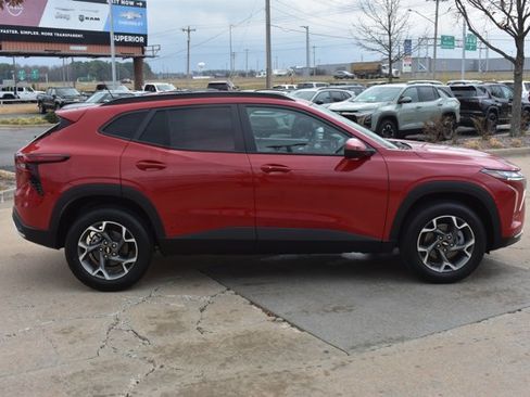 New 2026 Chevrolet Trax LT w/ Sunroof Package image 4