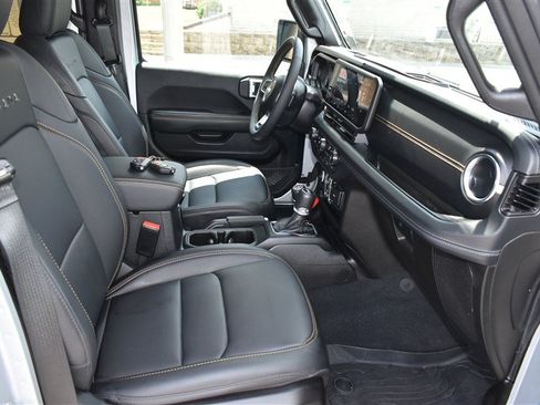 Used 2024 Jeep Wrangler Unlimited Sahara AWD/4WD image 27