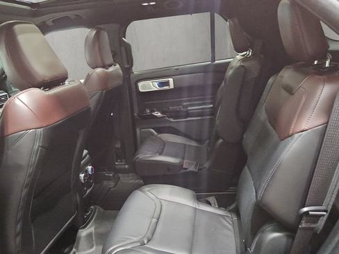 Certified 2023 Ford Explorer Platinum w/ Technology Package AWD/4WD image 22