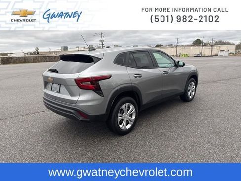 Used 2024 Chevrolet Trax LS w/ Driver Confidence Package image 4