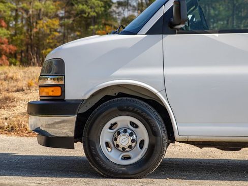 Used 2017 Chevrolet Express 3500 LT w/ LT Preferred Equipment Group image 9