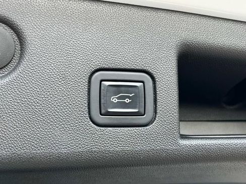 Certified 2022 Chevrolet Equinox RS w/ LPO, Floor Liner Package image 7