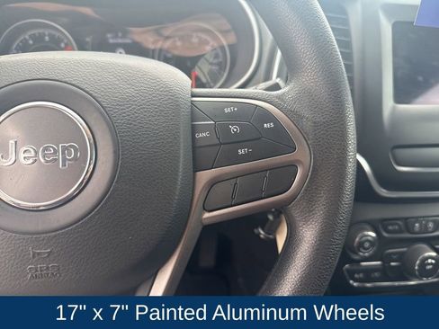 Used 2021 Jeep Cherokee Latitude FWD image 19