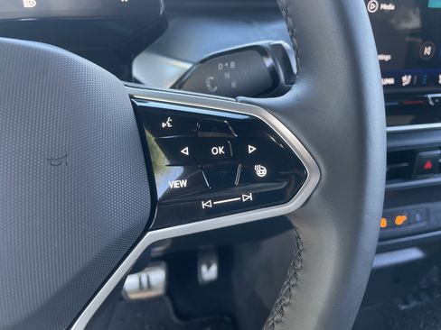 Certified 2025 Volkswagen ID. Buzz Pro S image 28