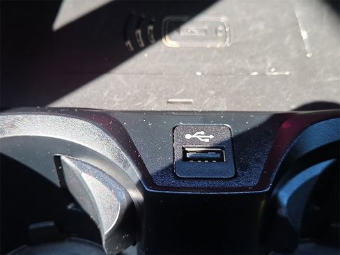 Used 2023 BMW 330i Sedan w/ Premium Package image 25