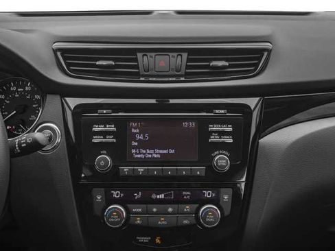 Used 2017 Nissan Rogue Sport SV w/ SV Premium Package image 7