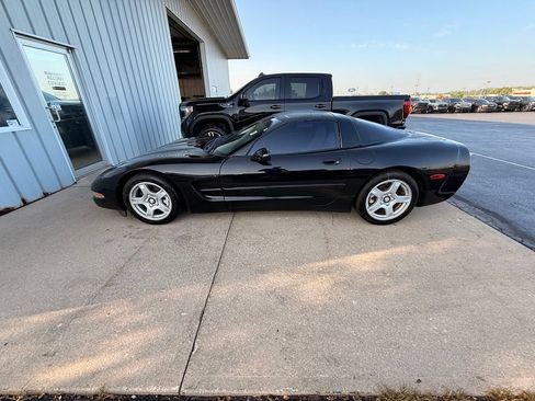Used 1998 Chevrolet Corvette Coupe w/ Roof Pkg RWD image 2