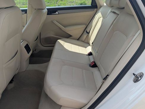 Used 2014 Volkswagen Passat 1.8T SE FWD image 16