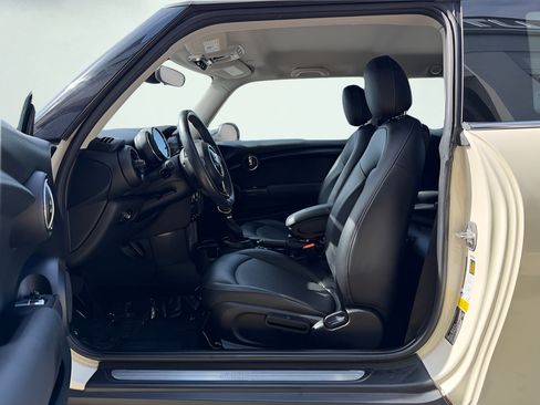 Used 2018 MINI Cooper 2-Door Hardtop FWD image 16