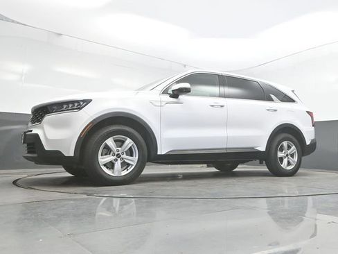 Used 2022 Kia Sorento LX image 30