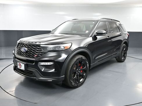 Used 2024 Ford Explorer ST w/ Technology Package image 12