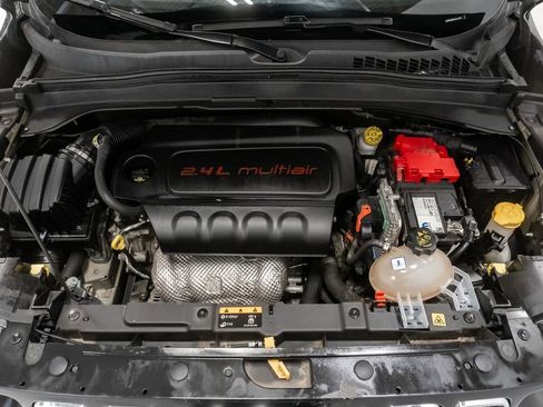 Used 2020 Jeep Renegade Latitude FWD image 3
