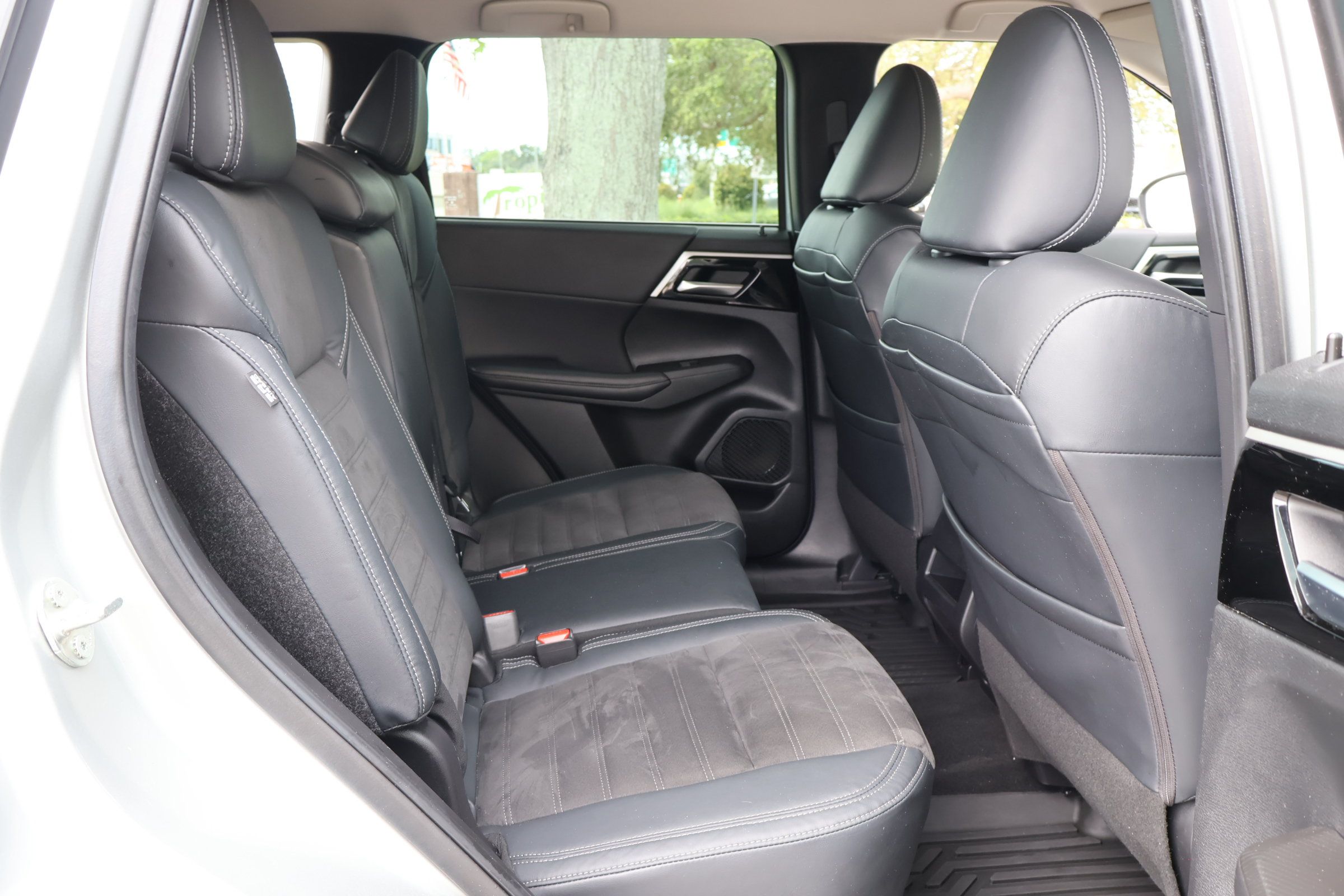 Used 2023 Mitsubishi Outlander SE FWD image 22