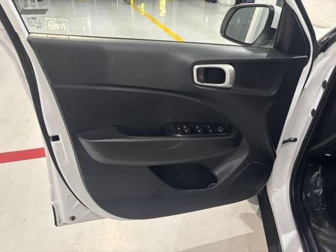 Used 2021 Hyundai Venue SEL FWD image 13
