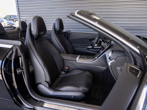 Used 2025 Mercedes-Benz CLE 300 4MATIC Cabriolet image 27