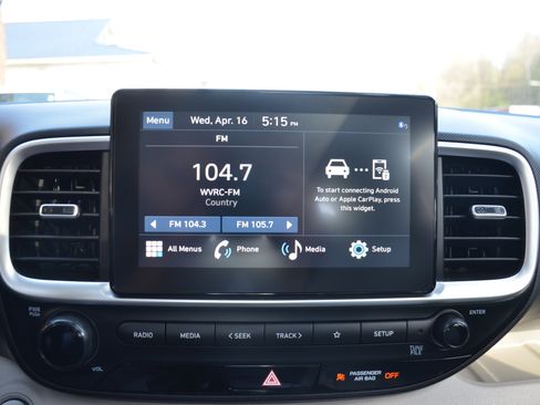 Used 2024 Hyundai Venue SEL image 11