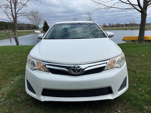 Used 2013 Toyota Camry LE image 2