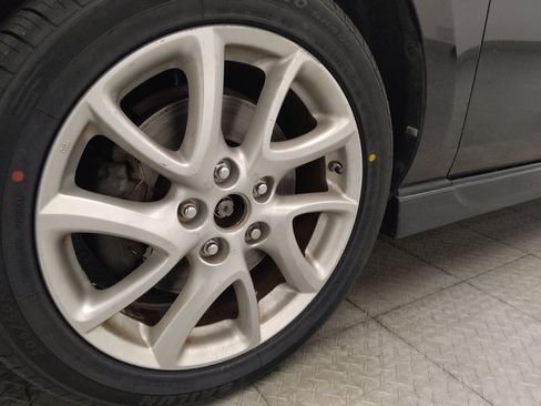 Used 2014 MAZDA MAZDA5 Touring FWD image 31