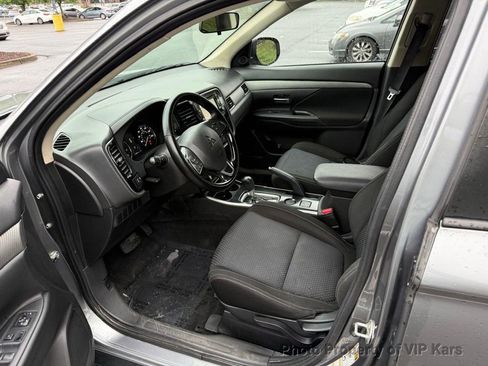 Used 2017 Mitsubishi Outlander ES FWD image 16
