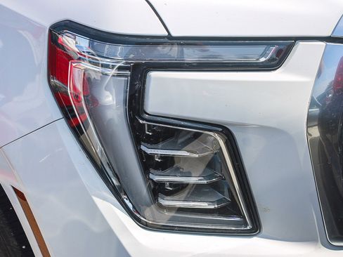 Used 2025 GMC Yukon XL Denali image 2