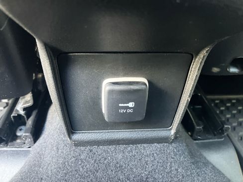 Used 2025 Jeep Compass Latitude w/ Sun & Sound Group AWD/4WD image 35