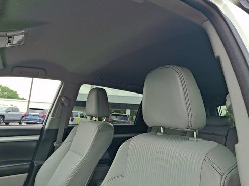 Used 2017 Toyota Highlander Plus AWD/4WD image 13
