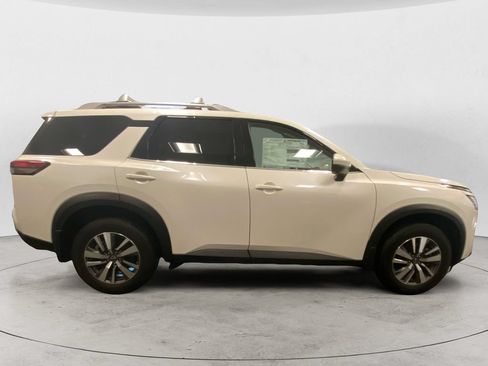 Used 2024 Nissan Pathfinder SL AWD/4WD image 7
