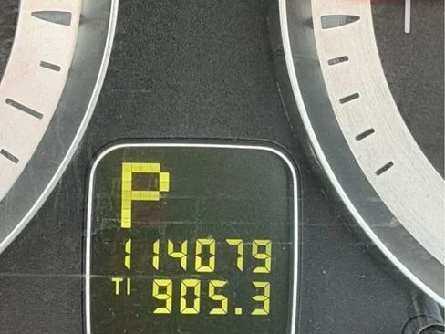 Used 2011 Volvo C70 T5 w/ Convenience Pkg image 10