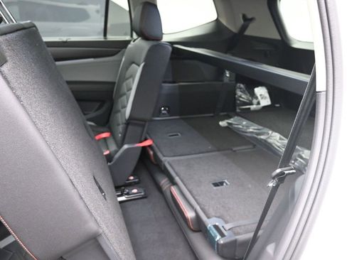 Used 2025 Volkswagen Atlas Peak Edition SE image 24