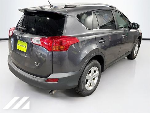 Used 2013 Toyota RAV4 XLE AWD/4WD image 5