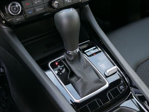 Used 2025 Jeep Compass Latitude w/ Convenience Group image 19