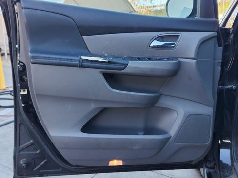 Used 2015 Honda Odyssey EX image 16