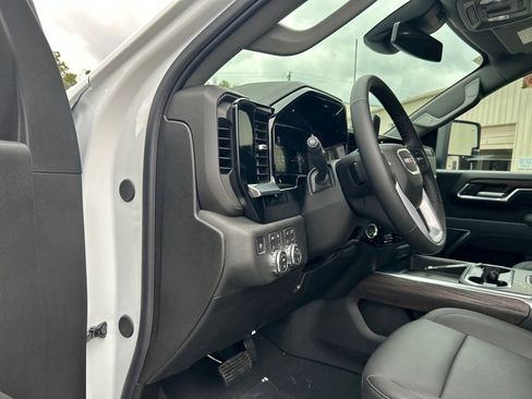 New 2026 GMC Sierra 2500 SLT w/ SLT Premium Package image 14