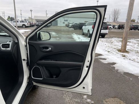 Used 2020 Jeep Compass Latitude image 34