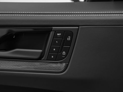 Certified 2025 Porsche Cayenne Turbo GT AWD/4WD image 39