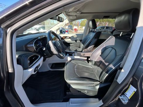 Used 2022 Chrysler Pacifica Limited w/ Uconnect Theater Family Group image 31