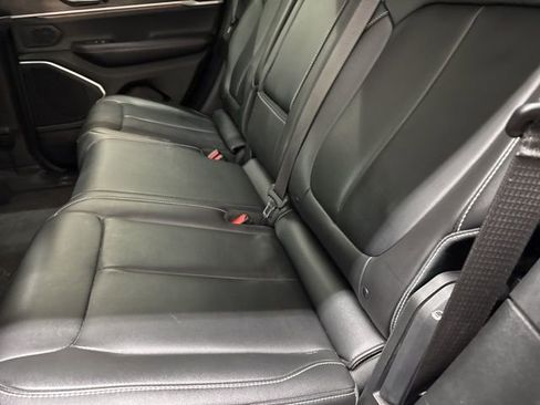 Certified 2022 Jeep Grand Cherokee Limited image 9