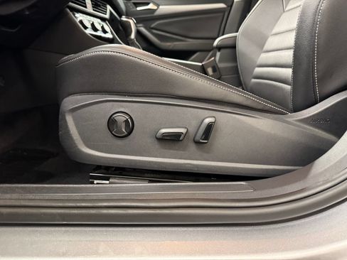 Used 2024 Volkswagen Jetta SE FWD image 15