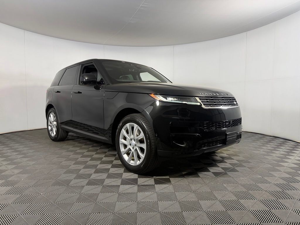 Used 2025 Land Rover Range Rover Sport SE AWD/4WD image 2