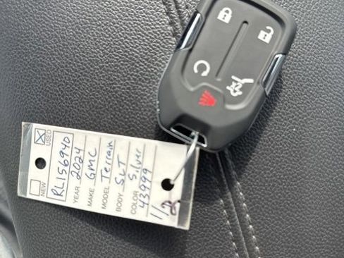 Used 2024 GMC Terrain SLT image 22