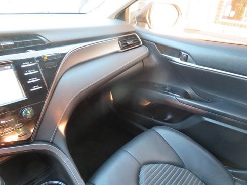 Used 2020 Toyota Camry SE FWD image 23