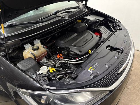 Used 2020 Chrysler Pacifica Touring-L FWD image 50