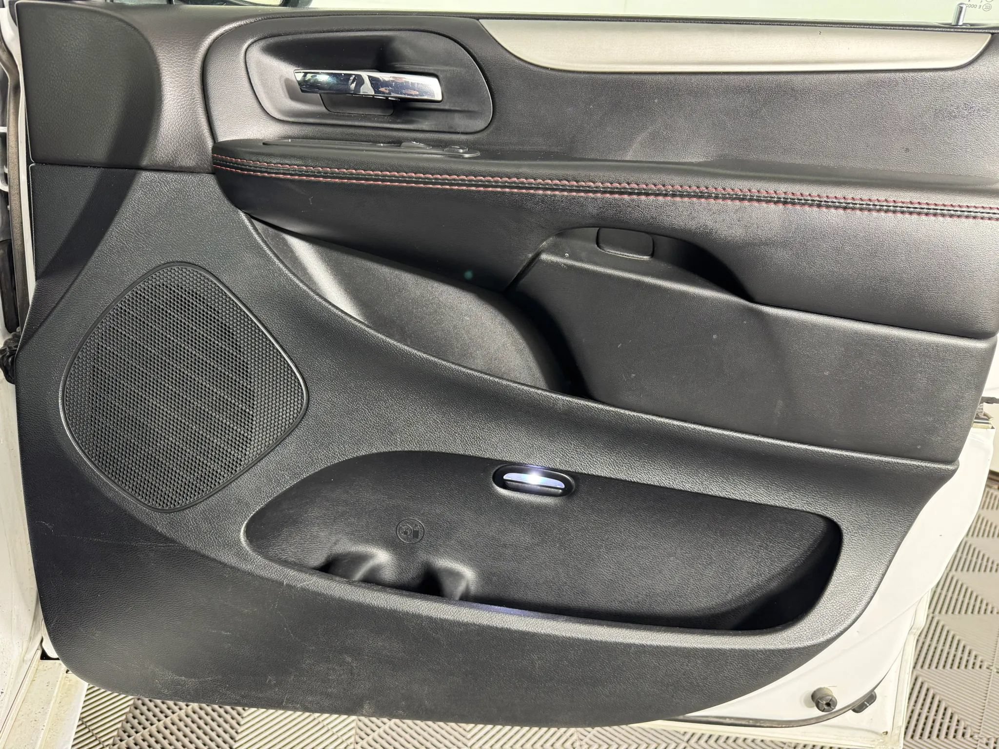 Used 2018 Dodge Grand Caravan GT FWD image 38