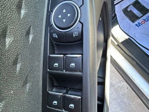 Used 2020 Ford Escape SE image 16