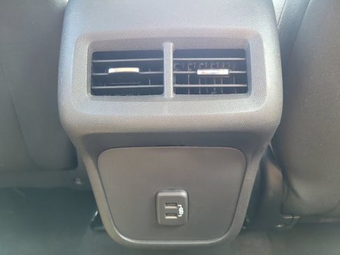 Used 2024 Chevrolet Equinox LT FWD image 11