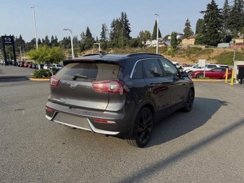 Used 2018 Kia Niro EX w/ EX Touring Graphite Edition FWD image 3